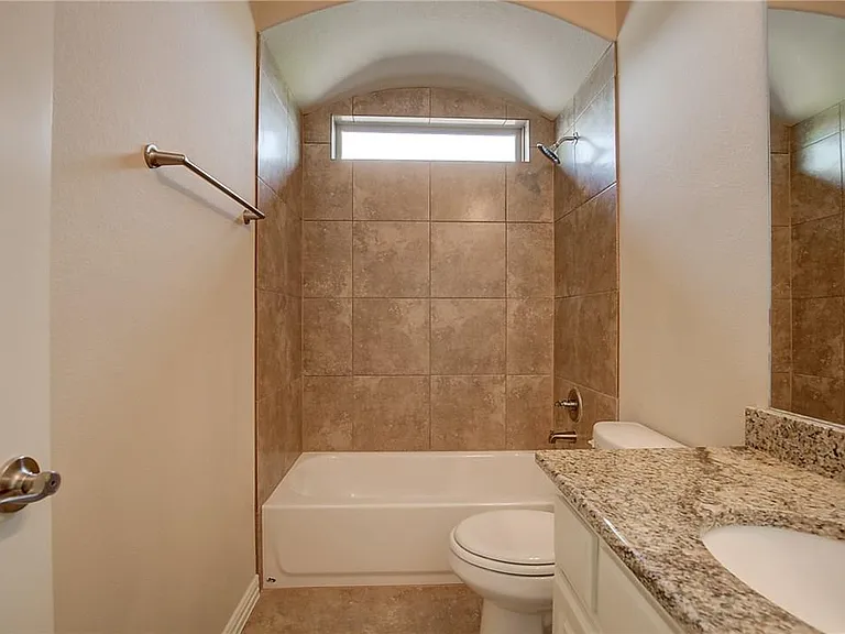 2100 McCallister Dr — Photo 18
