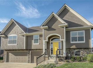 912 Doe Dr, Raymore, MO 64083