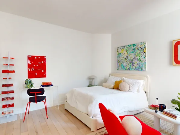 124 Thompson Street image 1 of 14