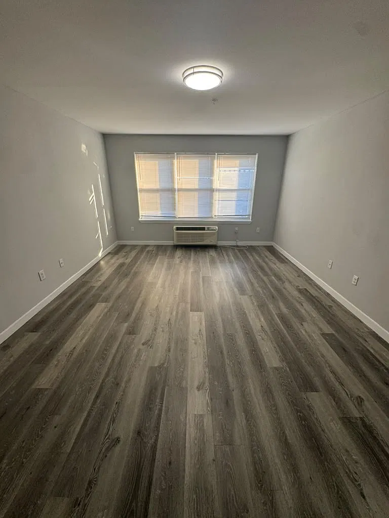 2 bed, $1,636 — Photo 3