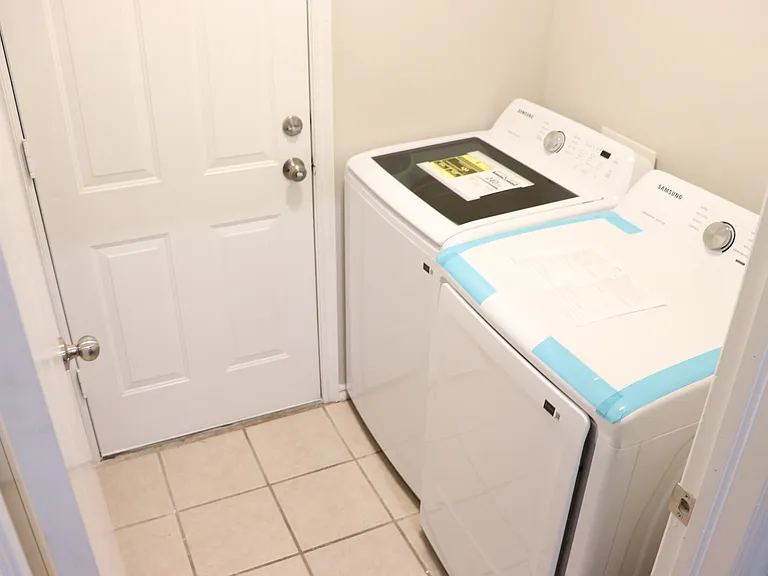 1215 Eastgate Dr — Photo 15