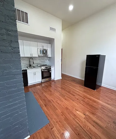 427 S 8th St — Photo 24