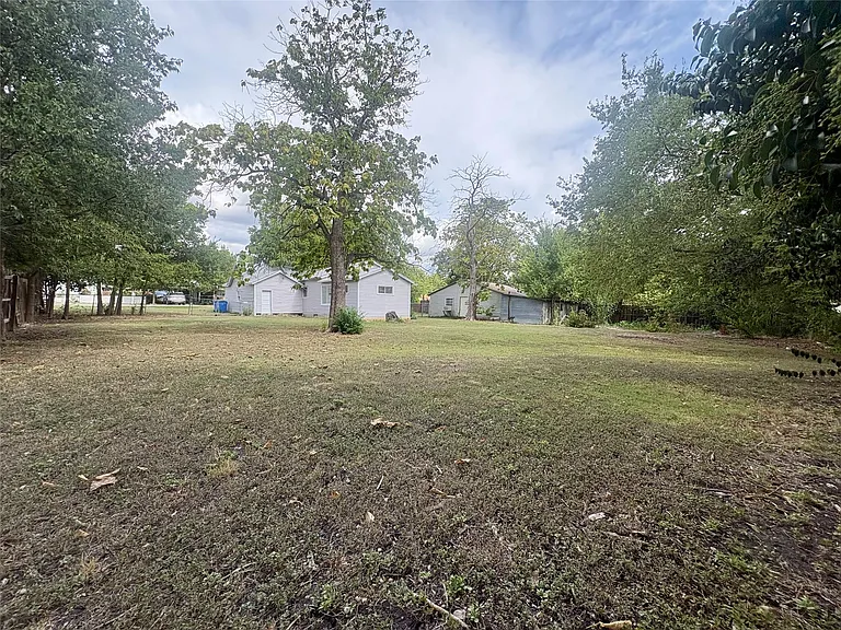 815 Lizzie St — Photo 18