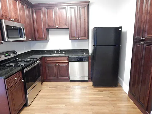 17 Henderson St #2 Photo 1