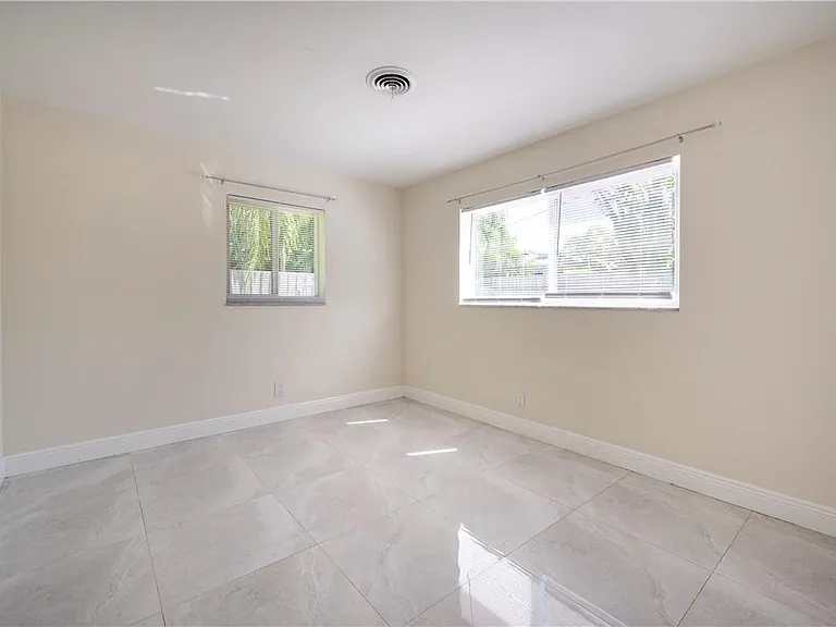 5200 NE 15th Ave — Photo 21