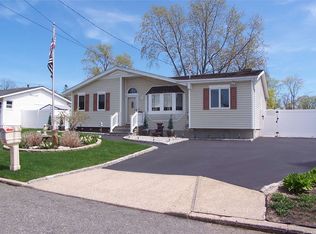 4 Debbie Gate, Farmingville, NY 11738