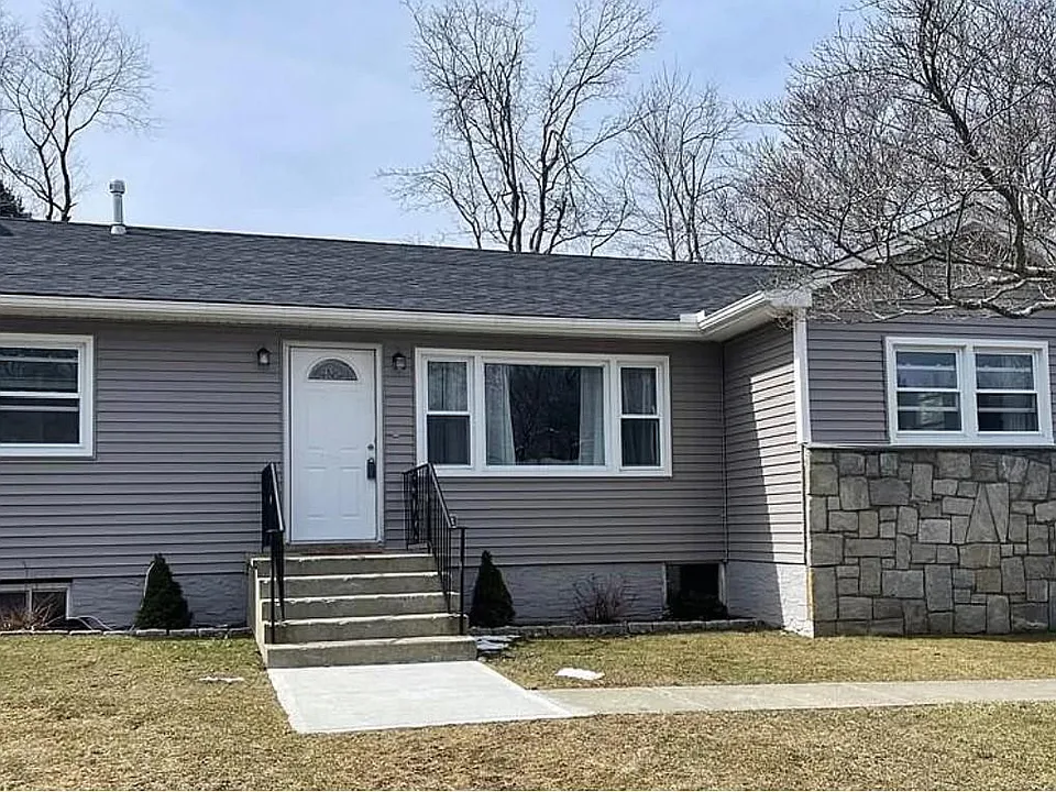 14 Forest Hills Dr