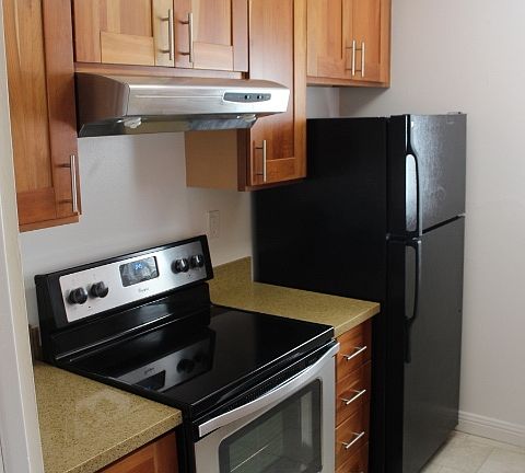 5th image of 1501 Carmelita Ave APT 8