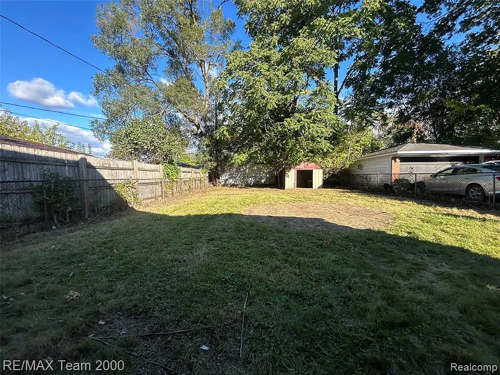 Building Photo - 8656 Nightingale Ave