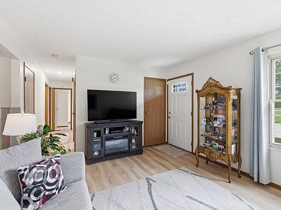 5th image of 15087 Bellepoint Rd