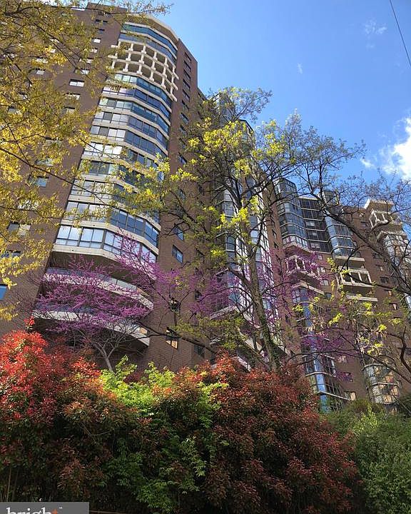1st image of 1600 N Oak St APT 809