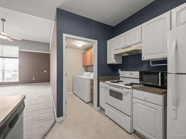 7683 Ambassador Dr — Photo 14