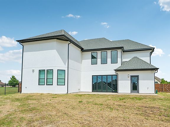 5th image of 681 Davenport Dr