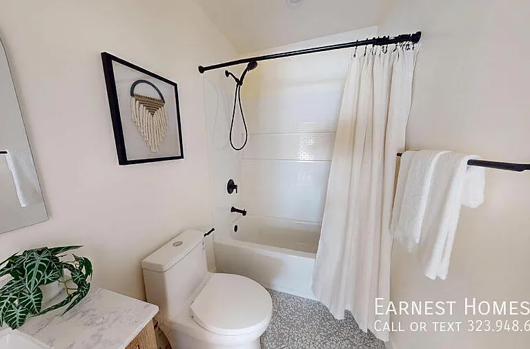 6441 Satsuma Ave #1 — Photo 15