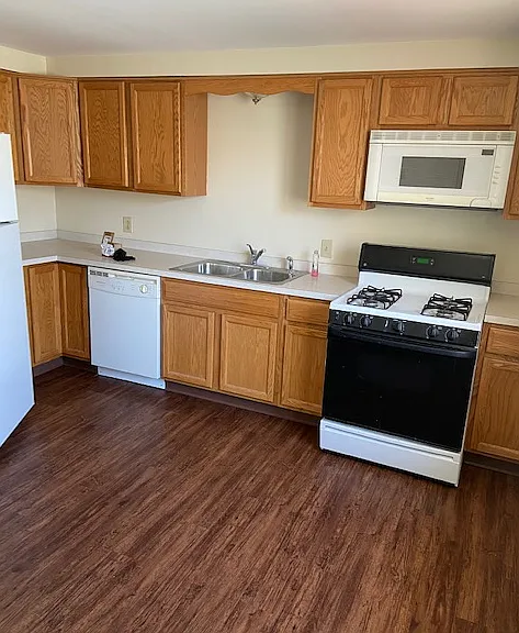 1 Harvey Dr #7 — Photo 3