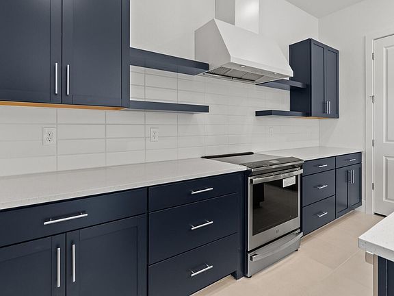 4th image of 550 E Aurora Drive