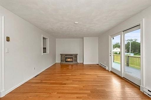 4th image of 469 Plymouth St