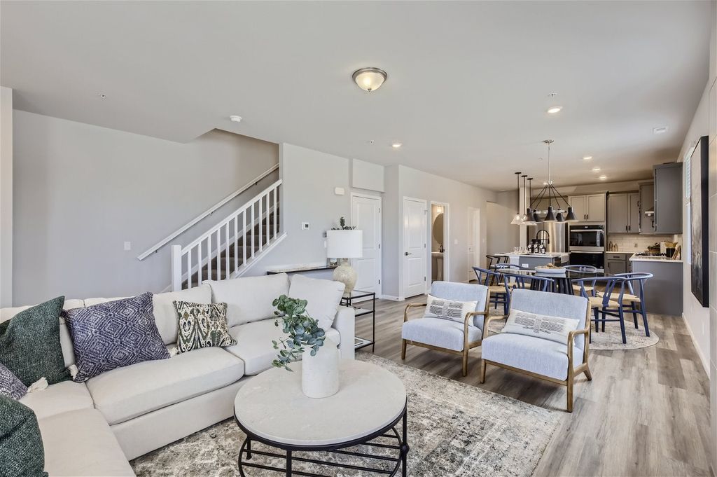 2425 Violet Cress Ln