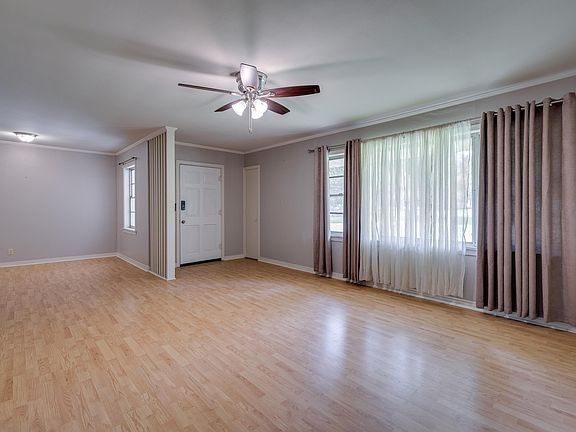 4th image of 509 Lakeshore Dr