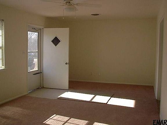 3rd image of 2510 E Oak Ave
