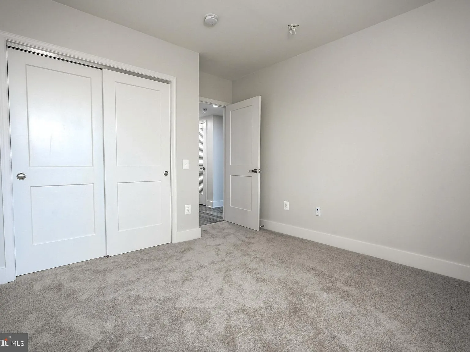 2 bed, 823 sqft, $2,240 — Photo 3