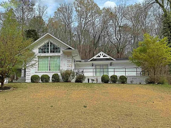 1829 Forest Dr, Guntersville, AL 35976