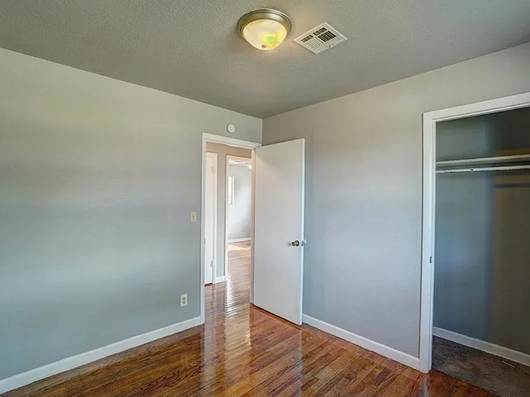 5325 NW Euclid Ave — Photo 23