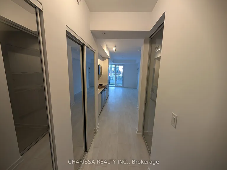 75 James St S #612 — Photo 7
