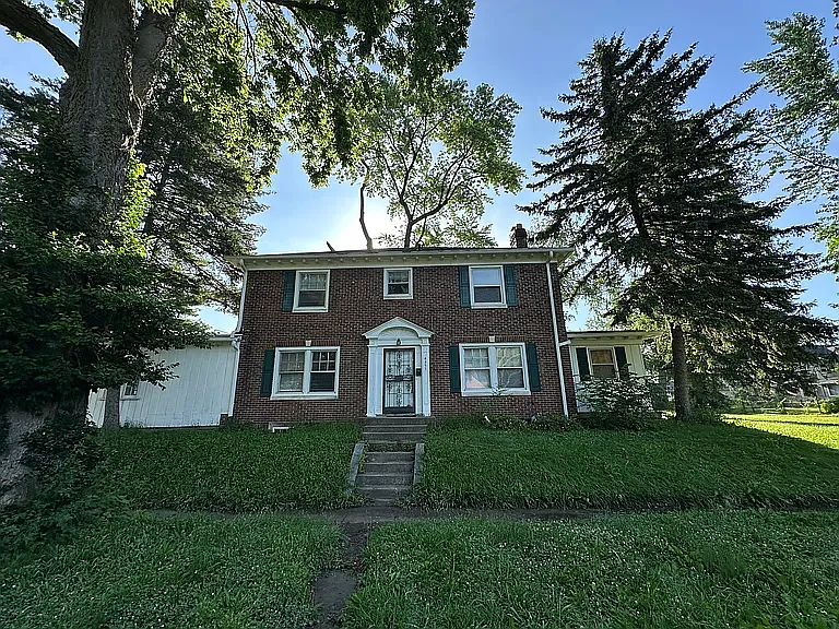 4355 Clarendon Rd photo 1