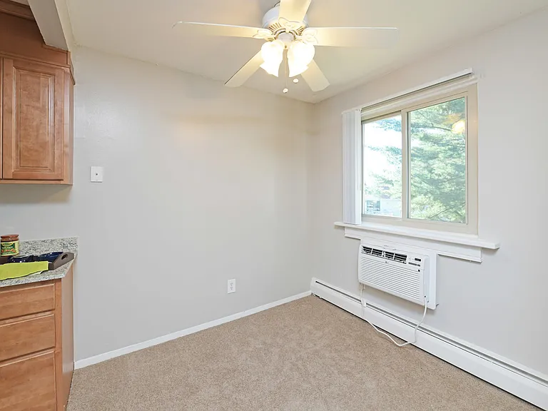 Bayside Country Club Apartments — Photo 35