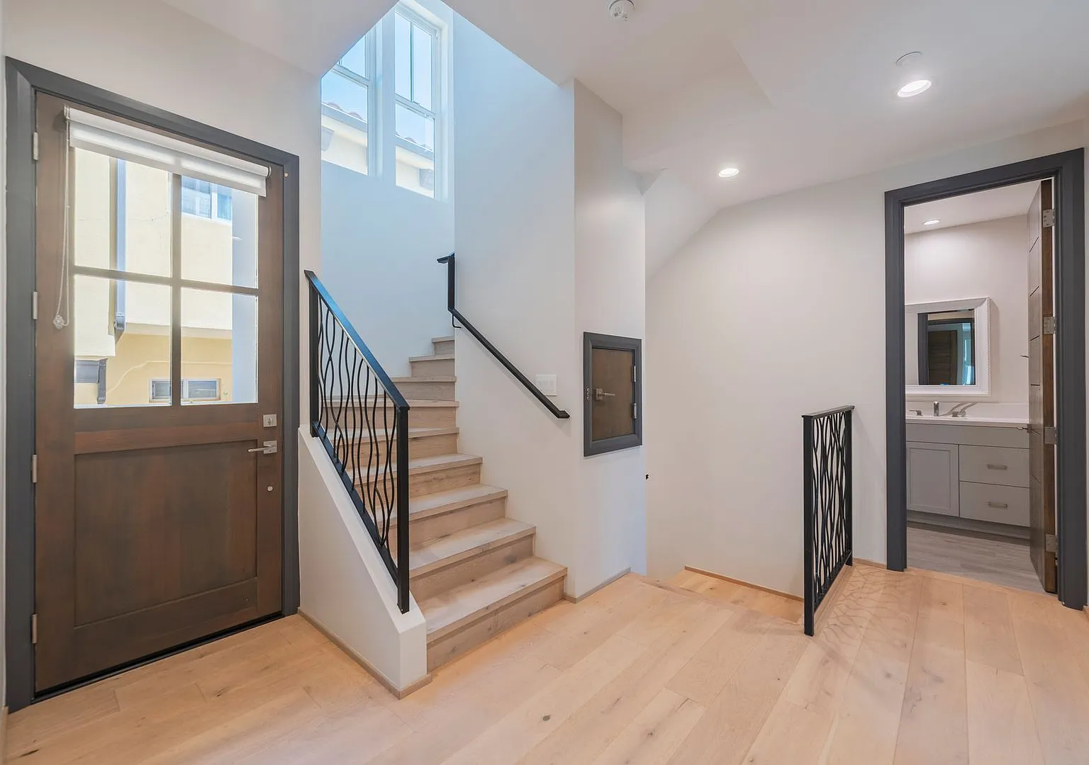 Modern Redondo Beach Townhome! — Photo 3