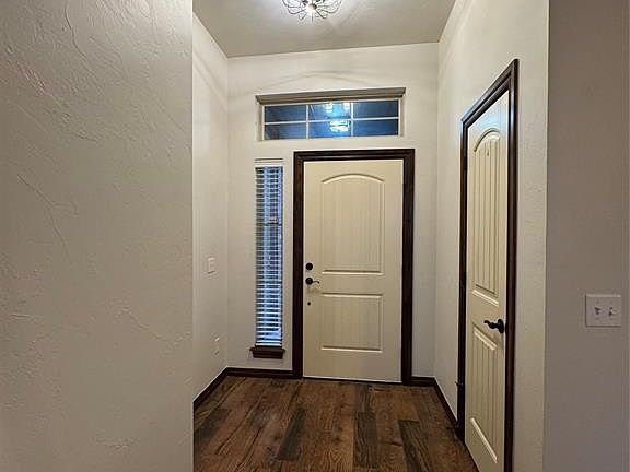 3rd image of 2104 Diana Dr