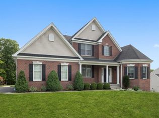 135 Ridgeline Dr, Poughkeepsie, NY 12603