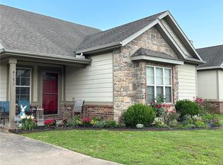 4156 N Rolling Meadows Dr, Fayetteville, AR 72703