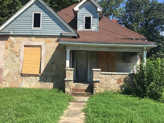 02. Front of the house