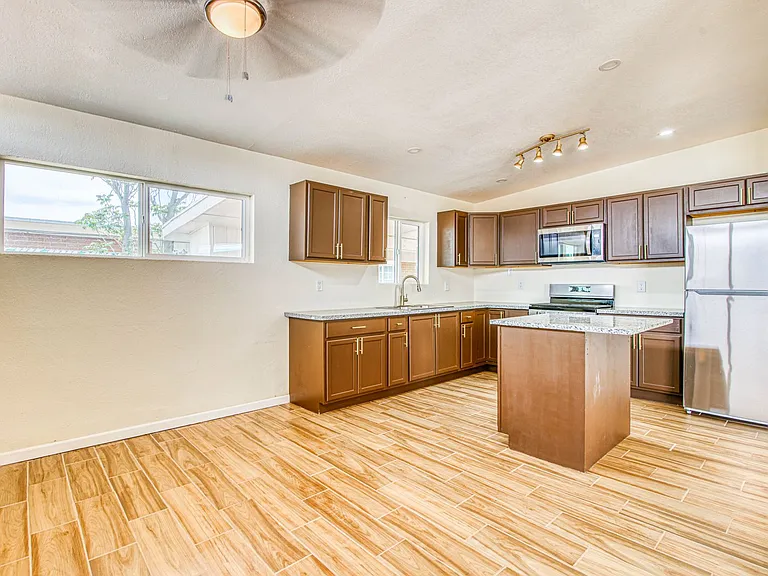 8818 Mount Elbert Dr — Photo 24
