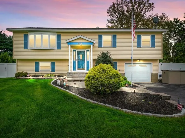 219 Dairy Lane, New Windsor, NY 12553