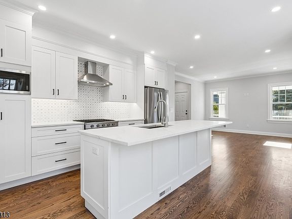 2nd image of 4 Summit Ave #1