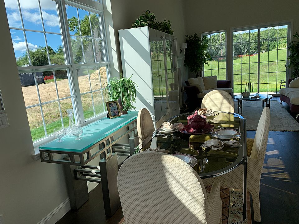 The Essex Plan, Stone Ridge Estates at Dix Hills, Huntington Station