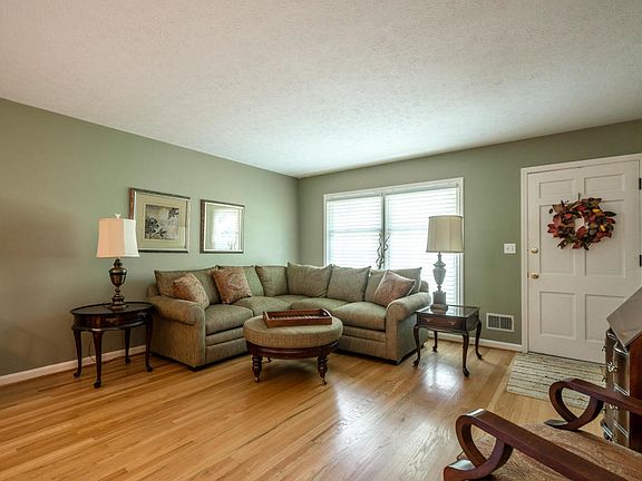 3rd image of 2902 Butler Ct