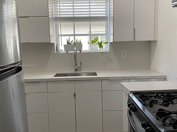 5th image of 840 10th St APT 12