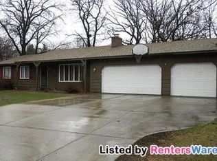 8235 Pleasant View Dr, Mounds View, MN 55112