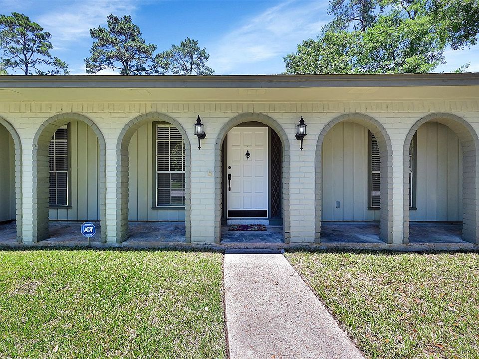 1st image of 27121 Wells Ln