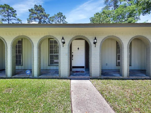 27121 Wells Ln, Conroe, TX 77385