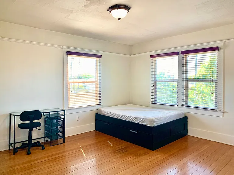 1327 W 35th St #2D — Photo 7