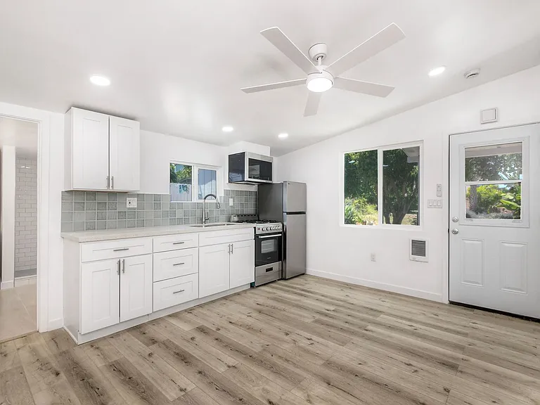 4108 Mission Ave #B — Photo 4