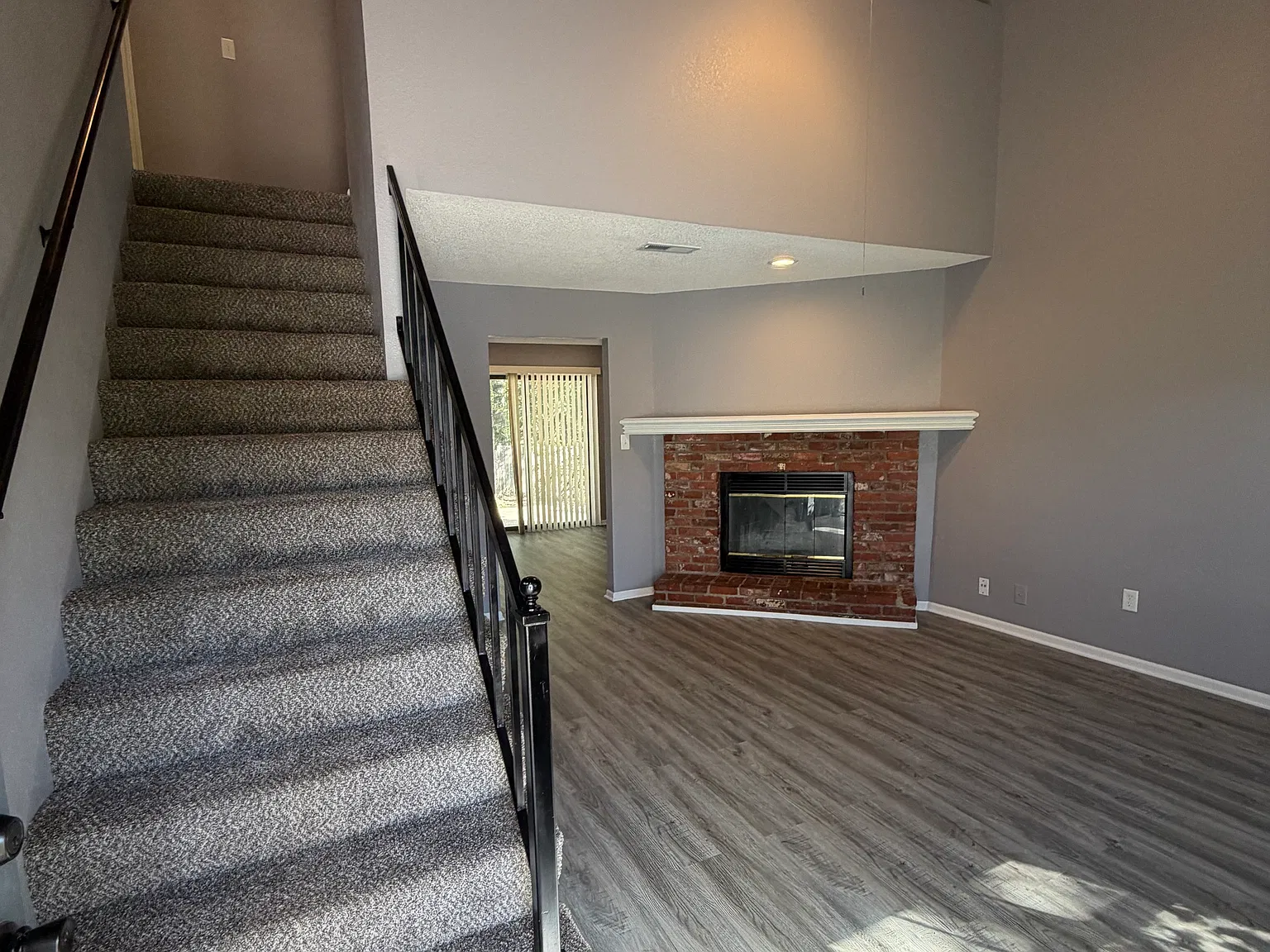 2 bed, 1.5 bath, 1320 sqft, $1,700 — Photo 2