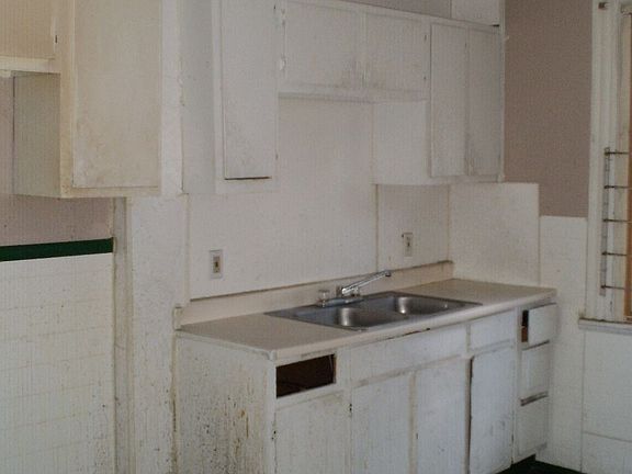 3rd image of 1374 E 88th St
