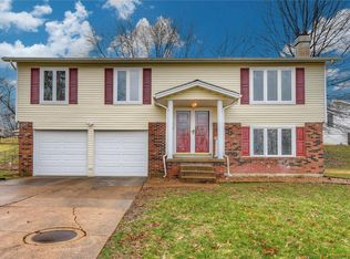 27 Lemon Tree Dr, Saint Peters, MO 63376