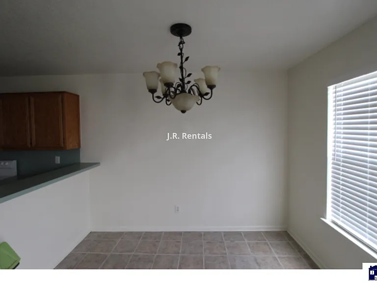 2412 Skylark Cir — Photo 6